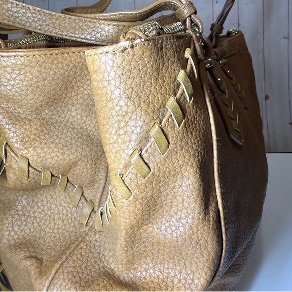 Steve Madden Large Tan Shoulder Bag with Tassel - Picture 3 of 10